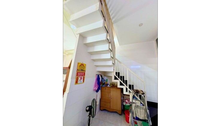 NGAY CHỢ TÂN HƯƠNG - NGUYỄN SUÝ - 36M2 - NHÀ 2 TẦNG 2PN - HẺM 4M THÔNG - SỔ VUÔNG VỨC - GIÁ CHỈ HƠN 3 TỶ